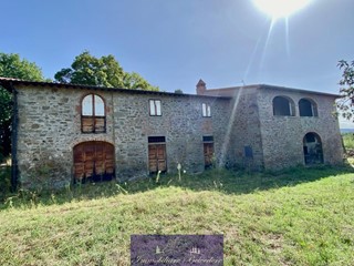 Casa Indipendente in Vendita a Reggello, zona Borgo A Cascia, 490'000€, 490 m², con Box
