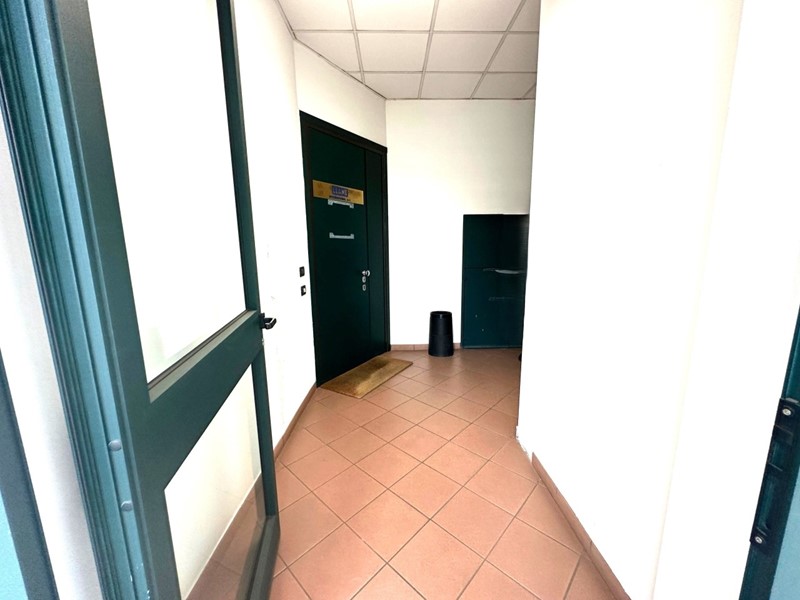 Immobile commerciale in Vendita a Concorezzo, 278'000€, 320 m²