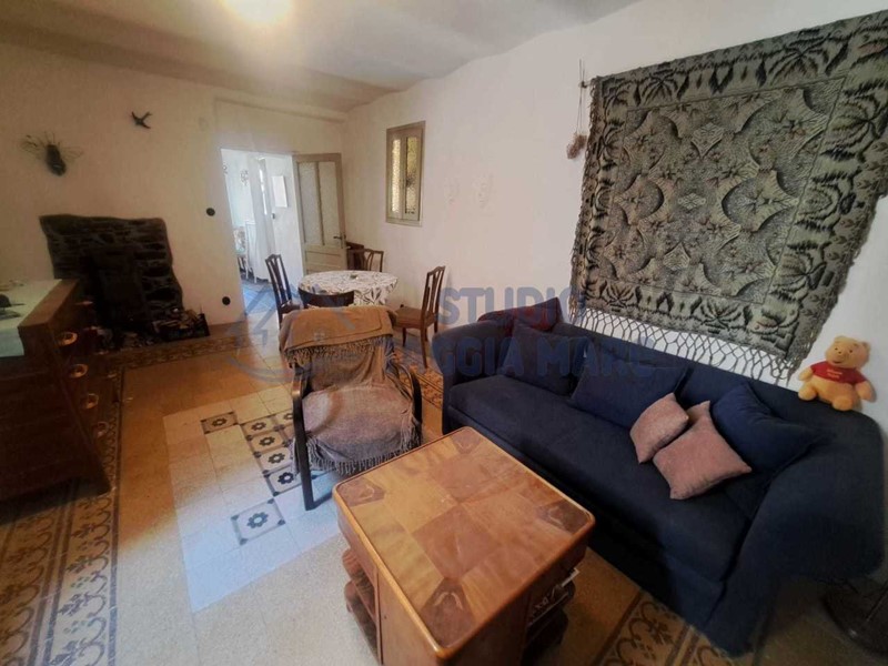 Trilocale in Vendita a Badalucco, 49'000€, 60 m², arredato