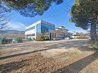 Capannone in Affitto a Cornedo Vicentino, 2'900€, 944 m²