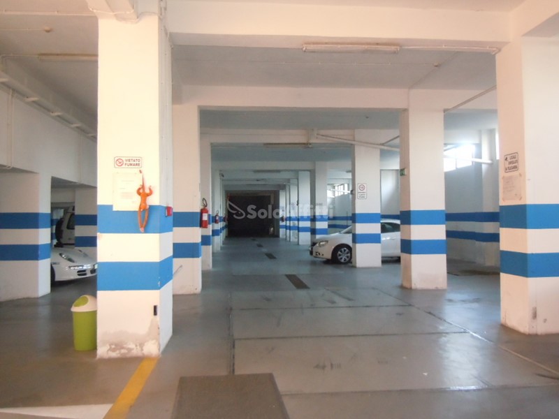 Capannone in Affitto a Catanzaro, zona Lido Corso, 2'500&euro;, 1250 m²