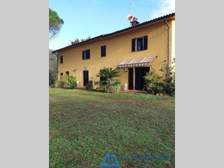 Casa Indipendente in Vendita a Monsummano Terme, zona Montevettolini, 530'000€, 300 m²