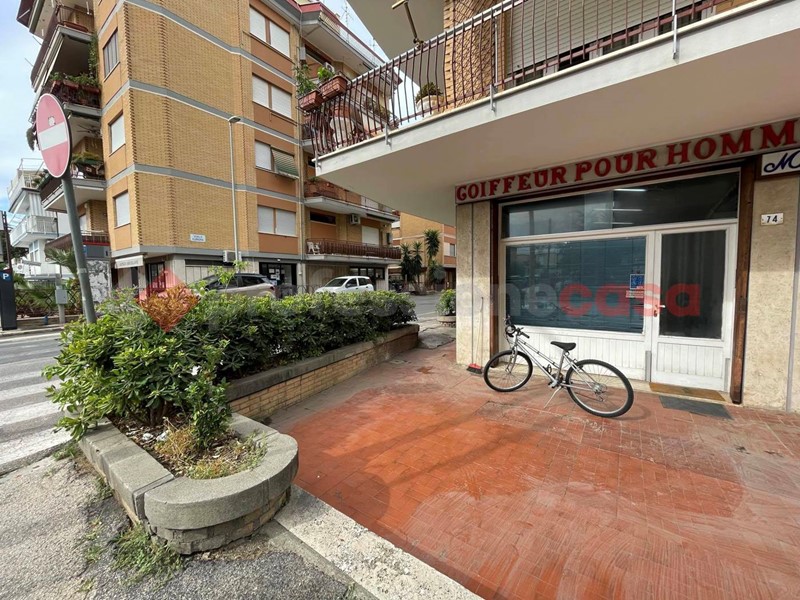 Negozio in Vendita a Terracina, 105'000€, 30 m²