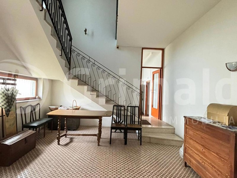 Villa in Vendita a Cassinetta di Lugagnano, 480'000€, 223 m²