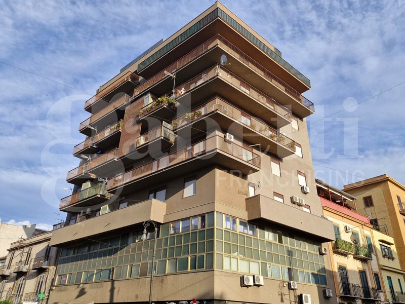 Ufficio in Vendita a Palermo, 85'000€, 105 m²