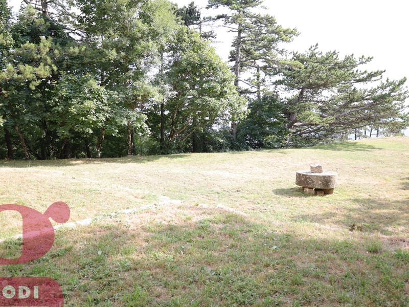 Casale in Vendita a Massa Martana, 1'280'000€, 260 m², arredato