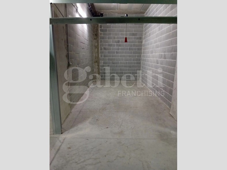 Box in Vendita a Alba, 18'500€, 18 m²