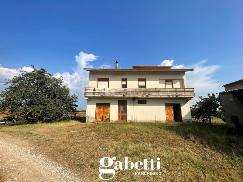 Casale in Vendita a Vitulazio, 170'000€, 190 m²