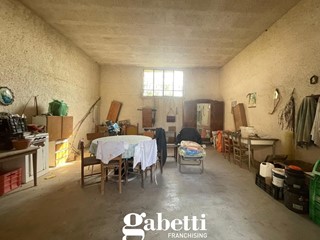 Casale in Vendita a Vitulazio, 170'000€, 190 m²