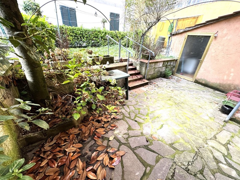 Casa Indipendente in Vendita a Vernio, zona Mercatale, 230'000€, 210 m²