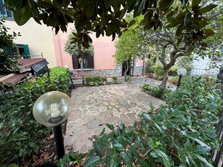 Casa Indipendente in Vendita a Vernio, zona Mercatale, 230'000€, 210 m²