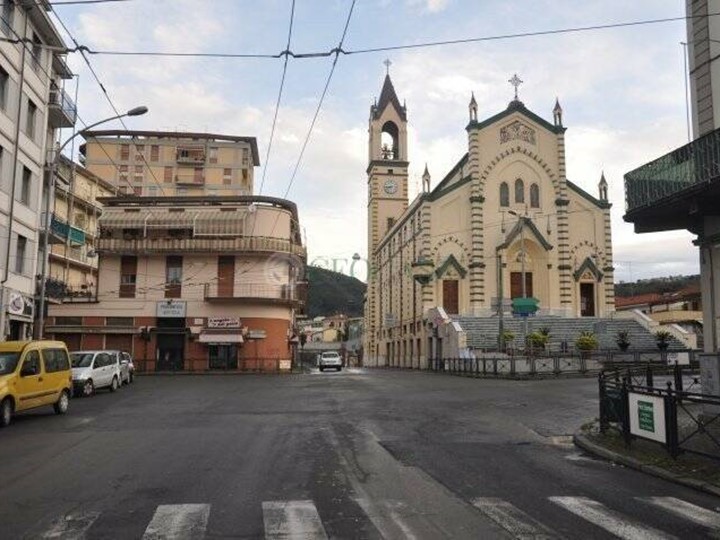 Immobile commerciale in Affitto a La Spezia, zona Periferia EST, 600&euro;, 55 m²