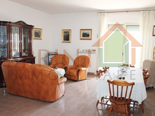 Quadrilocale in Vendita a Castellana Grotte, 150'000€, 144 m²