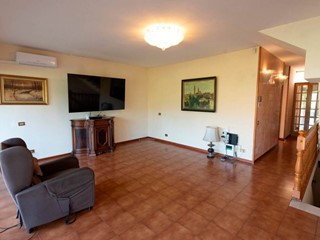 Casa Semi Indipendente in Vendita a Luni, 280'000€, 170 m²