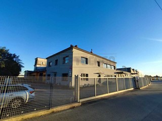 Capannone in Vendita a Montebello Vicentino, 3'300'000€, 4800 m²