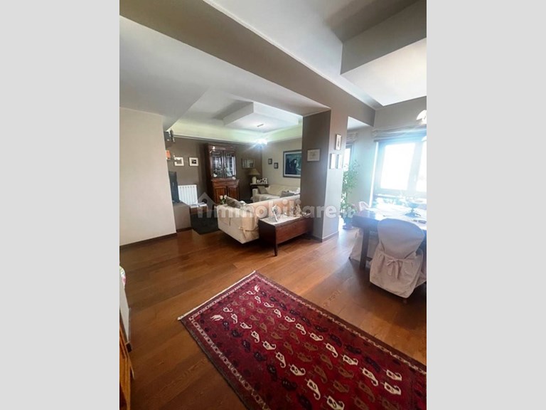 Appartamento in Vendita a Rende, zona Roges, 225'000€