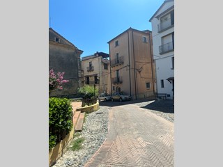 Casa Indipendente in Vendita a Cerisano, zona Centro, 65'000€