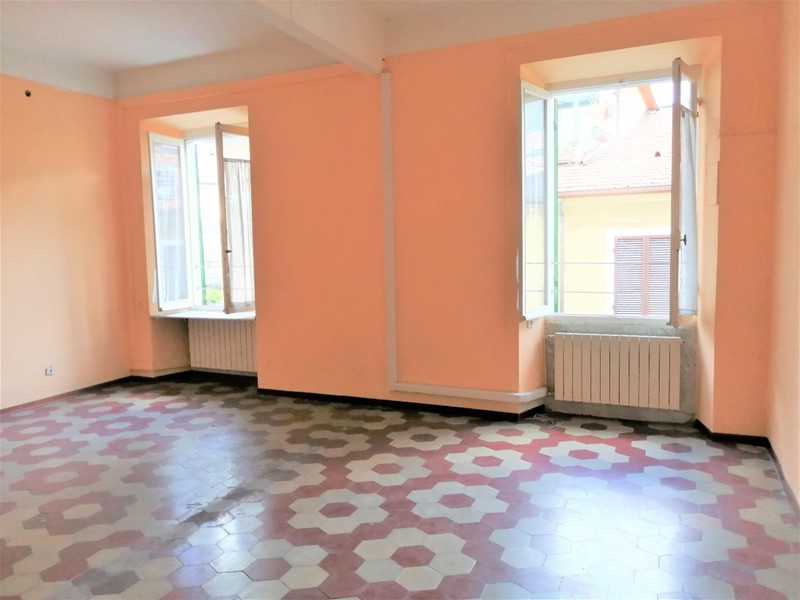 Appartamento in Vendita a Massa, 185'000€, 130 m²