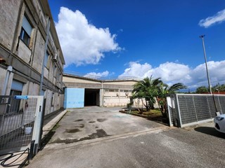 Capannone in Affitto a Lamezia Terme, 2500 m²