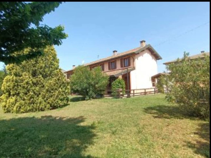 Villa in Vendita a Zerbolò, 340'000€, 400 m², arredato
