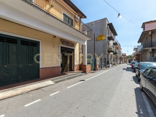 Immobile commerciale in Vendita a San Gregorio di Catania, 129'000€, 117 m², arredato