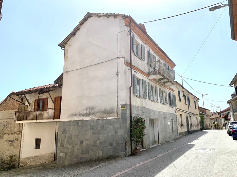Casa Semi Indipendente in Vendita a Murazzano, 287 m²