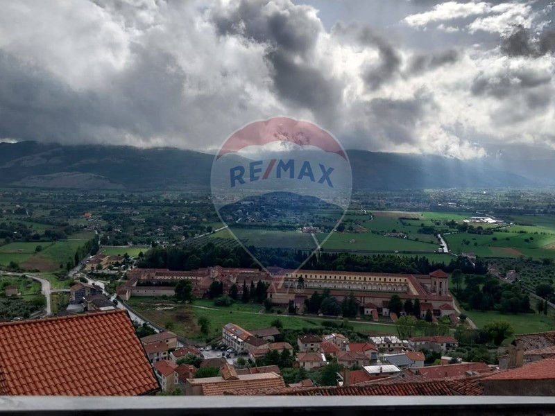 Casa Semi Indipendente in Vendita a Padula, 59'000€, 250 m²