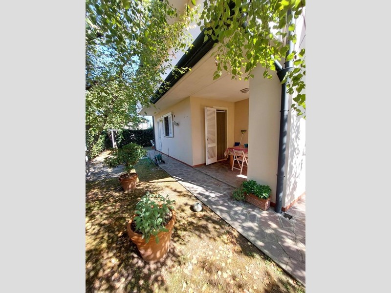 Casa Indipendente in Vendita a Castelfranco di Sotto, 500'000€, 380 m², arredato, con Box