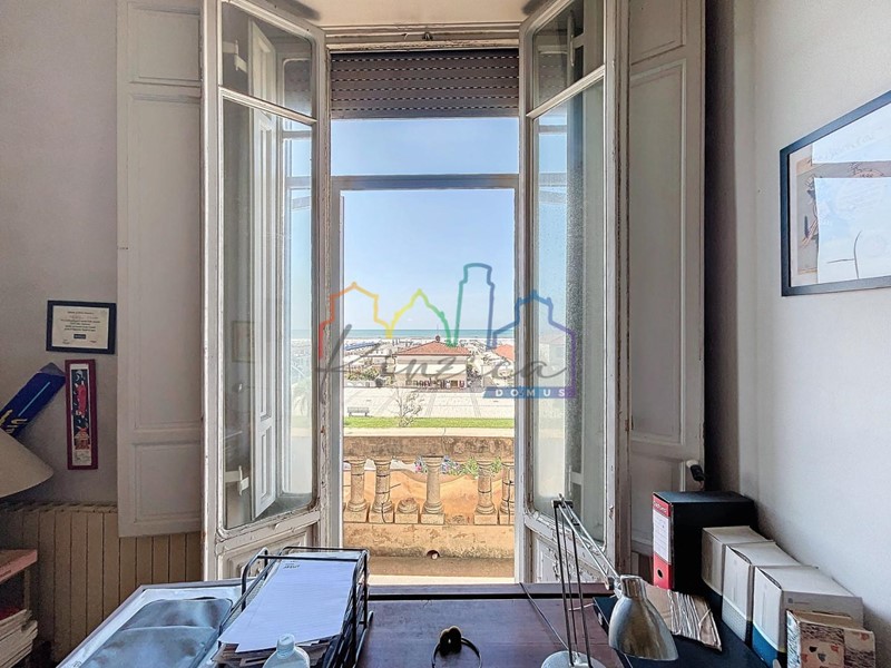 Villetta a schiera in Vendita a Camaiore, zona Lido di Camaiore, 850'000&euro;, 160 m², con Box