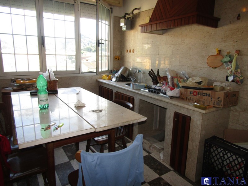 Appartamento in Vendita a Carrara, 140'000€, 110 m²