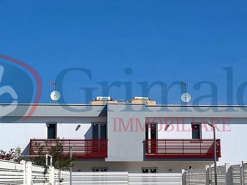 Villa bifamiliare in Vendita a Trani, 250'000€, 100 m²