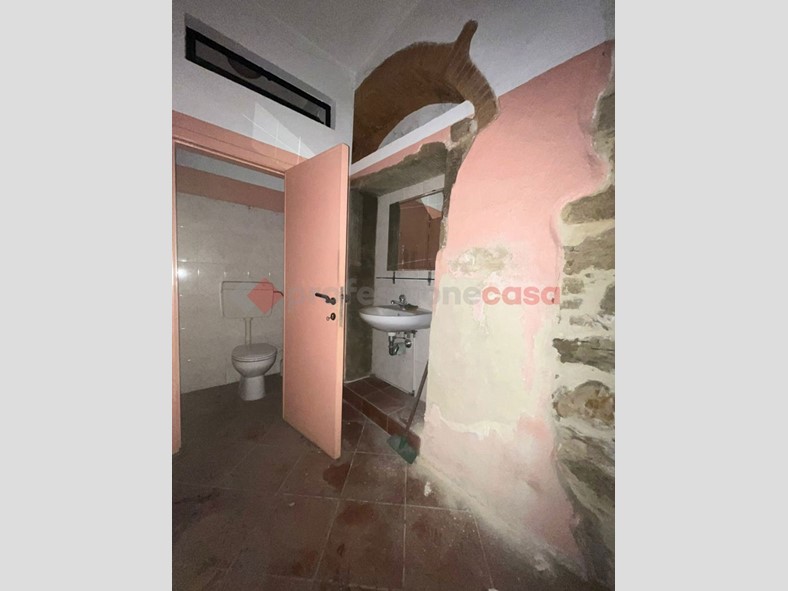 Villetta a schiera in Vendita a Arezzo, 130'000€, 130 m², arredato