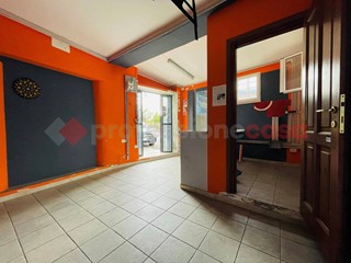 Negozio in Vendita a Terracina, 65'000€, 31 m²