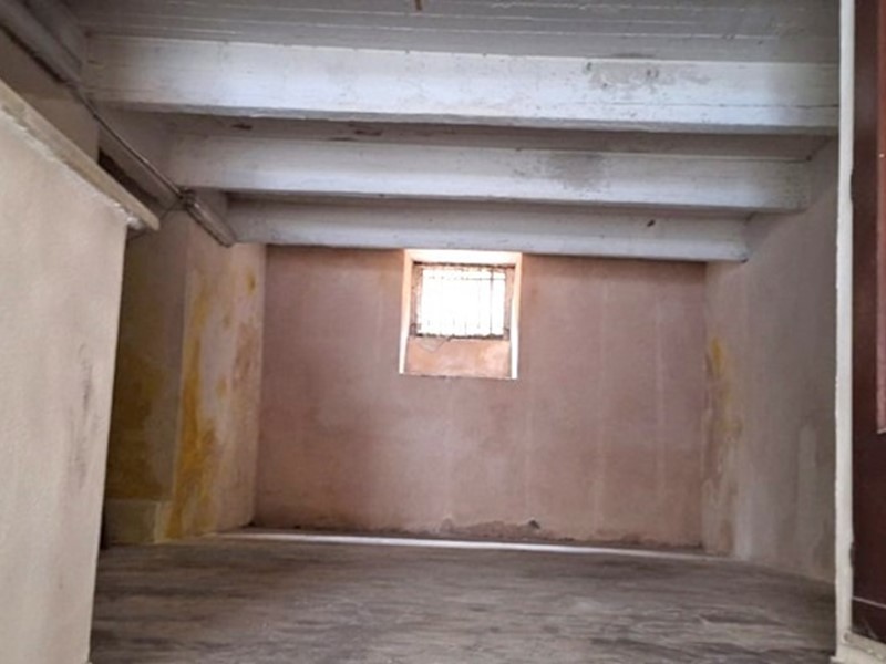 Negozio in Vendita a Napoli, 49'000€, 60 m²