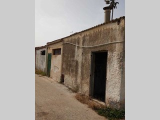 Capannone in Vendita a Siracusa, zona Isola Sacramento, 130'000€, 340 m²