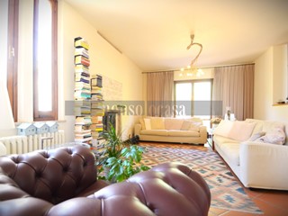 Casa Indipendente in Vendita a Perugia, 700'000€, 195 m²