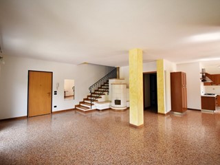 Quadrilocale in Vendita a Altissimo, zona Molino, 195'000€, 150 m²