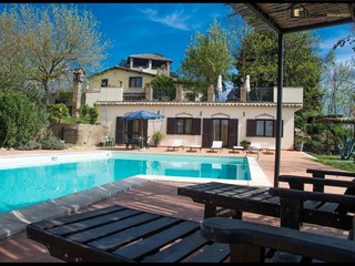 Casale in Vendita a Collevecchio, 690'000&euro;, 500 m²