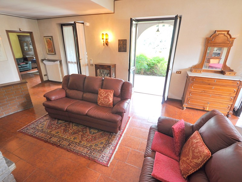 Villa in Vendita a Robecchetto con Induno, 340'000€, 310 m²