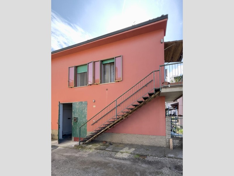 Casa Indipendente in Vendita a Sant'Ilario d'Enza, zona Gazzaro, 135'000€, 123 m², arredato, con Box