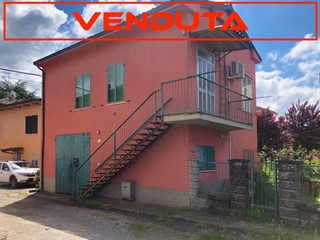 Casa Indipendente in Vendita a Sant'Ilario d'Enza, zona Gazzaro, 135'000€, 123 m², arredato, con Box