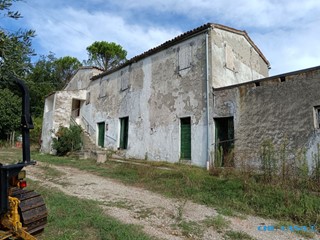 Casale in Vendita a Tavoleto, 125'000€, 200 m²