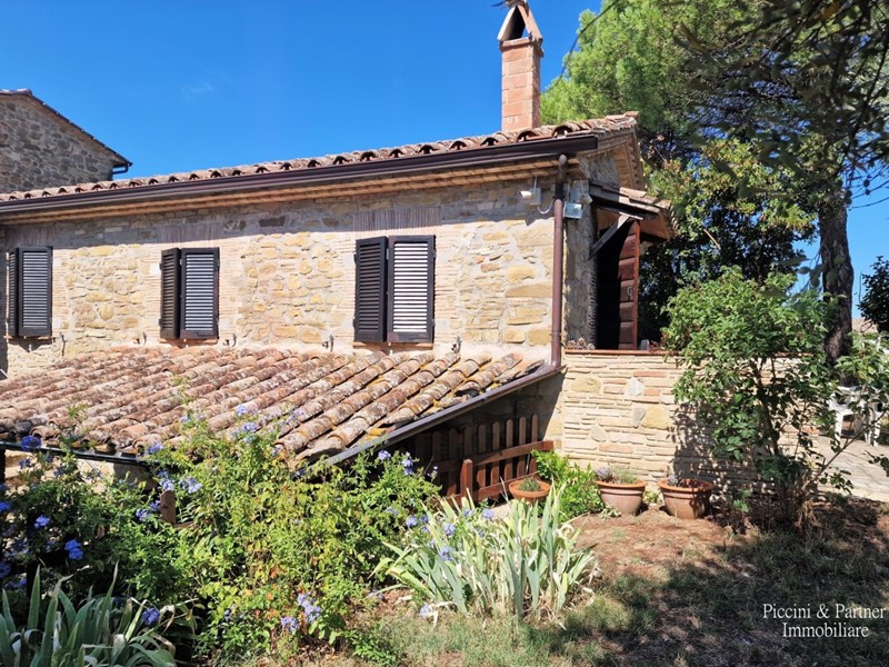 Casa Indipendente in Vendita a Perugia, zona Colle Umberto, 580'000€, 314 m², con Box