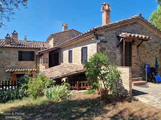 Casa Indipendente in Vendita a Perugia, zona Colle Umberto, 580'000€, 314 m², con Box