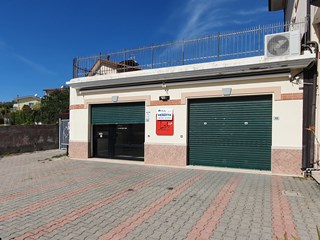 Immobile commerciale in Vendita a Satriano, 120'000€, 100 m²