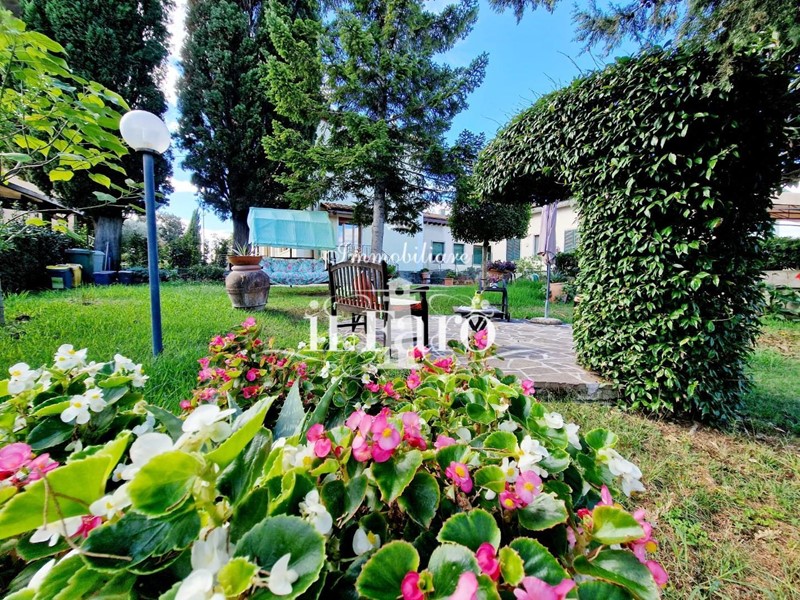 Casa Semi Indipendente in Vendita a Signa, 690'000€, 398 m², con Box