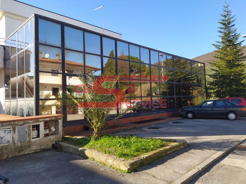 Negozio in Affitto a Serravalle Pistoiese, zona Ponte di Serravalle, 1'800€, 276 m²