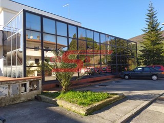 Negozio in Affitto a Serravalle Pistoiese, zona Ponte di Serravalle, 1'800€, 276 m²