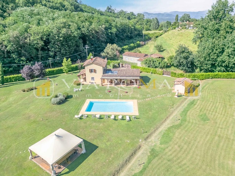 Casa di corte in Vendita a Lucca, zona Cerasomma, 1'800'000€, 300 m², arredato