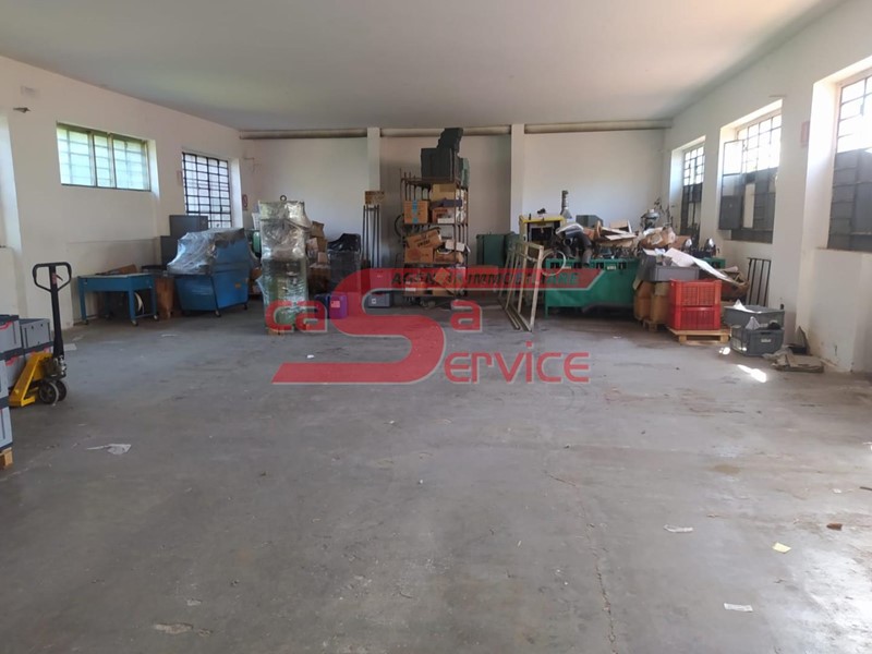 Capannone in Vendita a Monsummano Terme, 330'000€, 600 m²